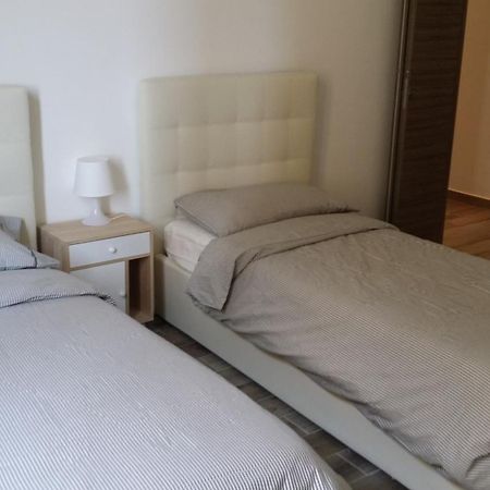 memeapartments Genoa Bagian luar foto