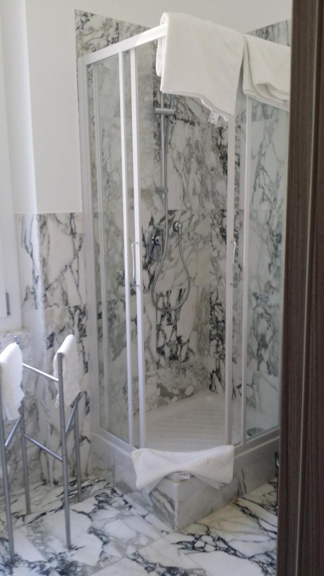 memeapartments Genoa Bagian luar foto