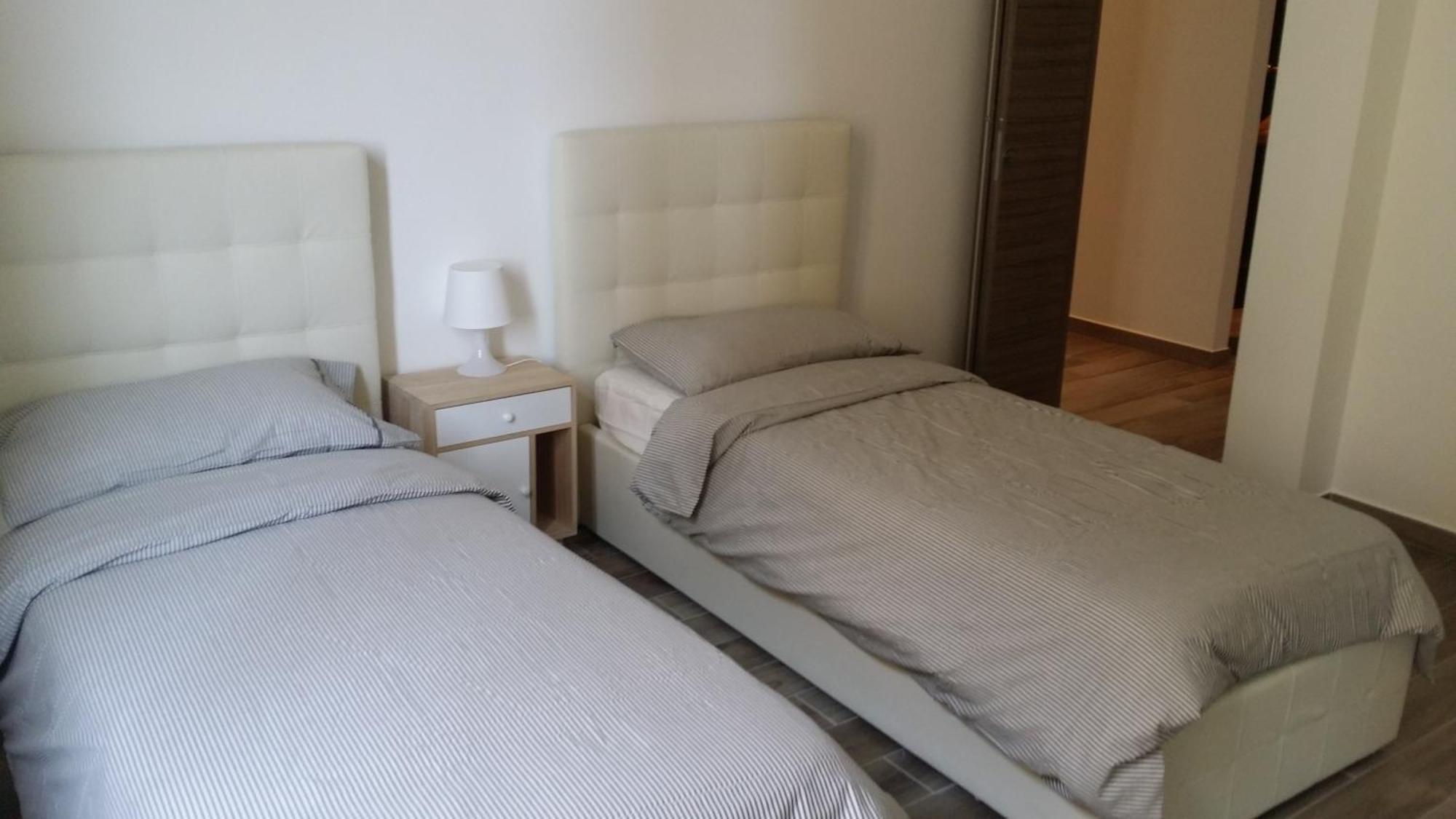 memeapartments Genoa Bagian luar foto